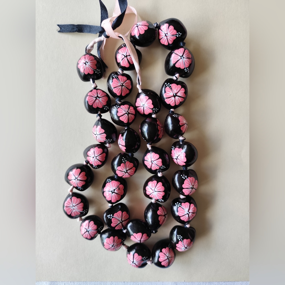 3/$30💜Hawaiian Kukui nut necklace pink hibiscus flowers hand painted